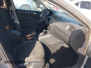 2014 Volkswagen Jetta S z VIN 3VW2K7AJ9EM290131, wystawiony jako IAAI lot #42306644 z przebiegiem 94 013 mil mil oraz . Historia ofert i sprzedaży dostępna na DreamBid. Obrazek 5.