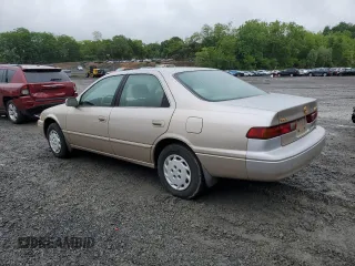 1997 Toyota Camry LE z VIN 4T1BG22K3VU819353, wystawiony jako Copart lot #58141275 z przebiegiem 32 935 mil mil oraz Czysty tytuł • Clean title. Historia ofert i sprzedaży dostępna na DreamBid. Obrazek 2.
