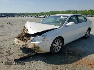 2007 Toyota Avalon XL z VIN 4T1BK36BX7U237820, wystawiony jako Copart lot #53845505 z przebiegiem 120 698 mil mil oraz Szkody całkowita. Historia ofert i sprzedaży dostępna na DreamBid. Obrazek 13.