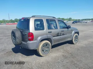 2003 Jeep Liberty Sport z VIN 1J4GL48K73W671700, wystawiony jako IAAI lot #42222189 z przebiegiem 237 970 mil mil oraz . Historia ofert i sprzedaży dostępna na DreamBid. Obrazek 4.