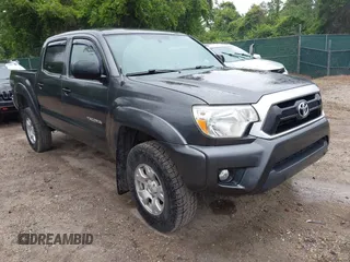 2013 Toyota Tacoma z VIN 3TMLU4EN9DM126177, wystawiony jako IAAI lot #42302139 z przebiegiem 172 385 mil mil oraz . Historia ofert i sprzedaży dostępna na DreamBid. Obrazek 1.