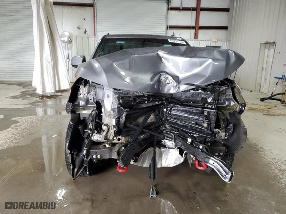 2022 Chevrolet Suburban Z71 with VIN 1GNSKDKD3NR148101, listed as a Copart auction lot 44913775 with 0 mi miles and Salvage Title. Bid and sale history available at carsss.com. Image 5.