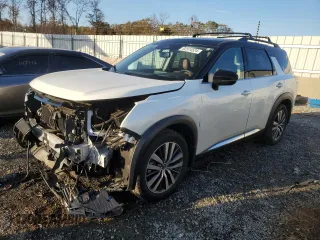 2022 Nissan Pathfinder Platinum z VIN 5N1DR3DH9NC227536, wystawiony jako Copart lot #82574524 z przebiegiem 65 706 mil mil oraz Czysty tytuł • Clean title. Historia ofert i sprzedaży dostępna na DreamBid. Obrazek 1.