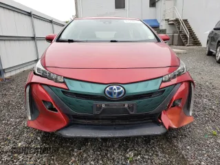2017 Toyota Prius Plus with VIN JTDKARFP6H3035781, listed as a Copart auction lot 61357615 with 84,073 mi miles and Salvage title. Bid and sale history available at DreamBid. Image 5.