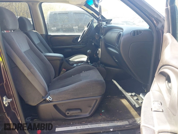 2009 Chevrolet TrailBlazer LT w/2LT with VIN 1GNDT33S092101667, listed as a IAAI auction lot 42124720 with 114,705 mi miles. Bid and sale history available at carsss.com. Image 5.
