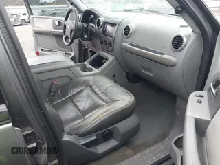 2004 Ford Expedition Special Service with VIN 1FMPU15L44LB05801, listed as a IAAI auction lot 41553046 with 286,759 mi miles. Bid and sale history available at carsss.com. Image 5.