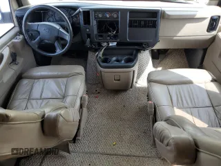 2004 Chevrolet Express Passenger z VIN 1GBFG15TX41155433, wystawiony jako Copart lot #48826455 z przebiegiem 327 969 mil mil oraz Szkoda całkowita • Salvage title. Historia ofert i sprzedaży dostępna na DreamBid. Obrazek 8.