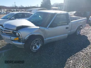 1994 Chevrolet S-10 LS with VIN 1GCCS19ZXR8233932, listed as a IAAI auction lot 41072044 with 171,666 mi miles. Bid and sale history available at carsss.com. Image 2.