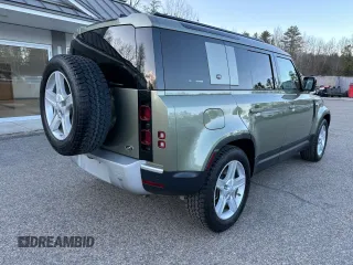 2021 Land Rover Defender SE z VIN SALEP7RU0M2046639, wystawiony jako Copart lot #82098914 z przebiegiem 55 064 mil mil oraz Czysty tytuł • Clean title. Historia ofert i sprzedaży dostępna na DreamBid. Obrazek 4.