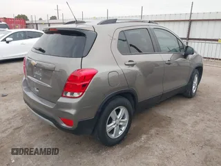 2022 Chevrolet Trax LT with VIN KL7CJLSM2NB563216, listed as a IAAI auction lot 41702010 with 19,937 mi miles. Bid and sale history available at carsss.com. Image 4.