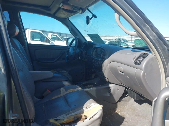 2004 Toyota Sequoia Limited with VIN 5TDZT38A84S214590, listed as a IAAI auction lot 41432564 with 292,899 mi miles. Bid and sale history available at carsss.com. Image 5.