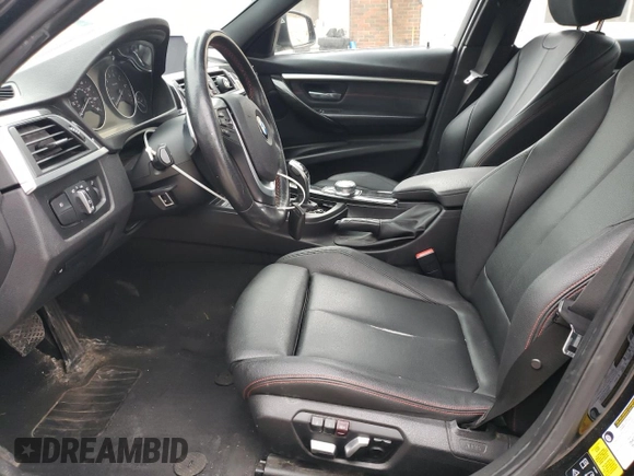 2018 BMW 3 Series 330i xDrive z VIN WBA8D9C52JEM33730, wystawiony jako Copart lot #51306375 z przebiegiem 112 221 mil mil oraz Szkoda całkowita • Salvage title. Historia ofert i sprzedaży dostępna na DreamBid. Obrazek 7.