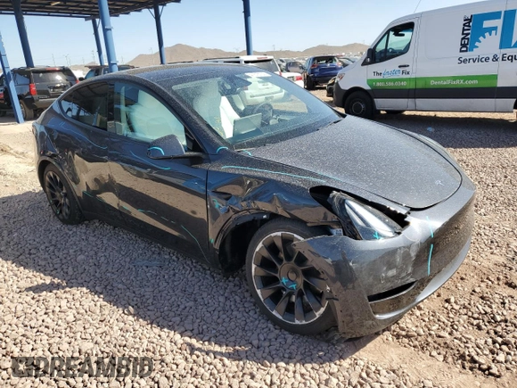 2024 Tesla Model Y Long Range with VIN 7SAYGDEE9RA221380, listed as a Copart auction lot 47516705 with 10,930 mi miles and Salvage Title. Bid and sale history available at DreamBid. Image 4.