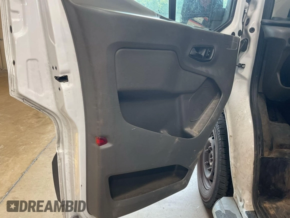2020 Ford Transit Cargo z VIN 1FTBR1Y89LKA77943, wystawiony jako IAAI lot #42642576 z przebiegiem 144 064 mil mil oraz . Historia ofert i sprzedaży dostępna na DreamBid. Obrazek 6.