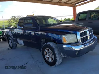 2005 Dodge Dakota SLT with VIN 1D7HW42N05S365877, listed as a IAAI auction lot 40418188 with 280,423 mi miles and . Bid and sale history available at carsss.com. Image 1.