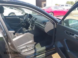 2016 Volkswagen Passat SE z VIN 1VWBT7A39GC033702, wystawiony jako IAAI lot #40547421 z przebiegiem 122 206 mil mil oraz . Historia ofert i sprzedaży dostępna na DreamBid. Obrazek 5.