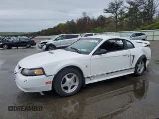 2001 Ford Mustang Standard z VIN 1FAFP40491F221228, wystawiony jako Copart lot #56881495 z przebiegiem Nie podano mil oraz Szkoda całkowita • Salvage title. Historia ofert i sprzedaży dostępna na DreamBid. Obrazek 1.