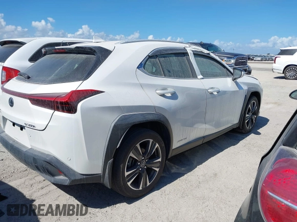 2021 Lexus UX with VIN JTHP9JBH4M2044900, listed as a IAAI auction lot 40543882 with 1 mi miles. Bid and sale history available at carsss.com. Image 4.