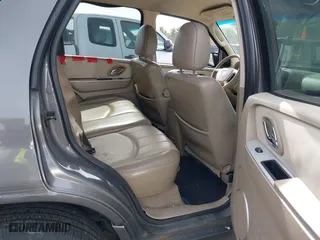 2005 Mercury Mariner Luxury with VIN 4M2CU57175DJ27447, listed as a IAAI auction lot 41921584 with 1 mi miles. Bid and sale history available at carsss.com. Image 8.