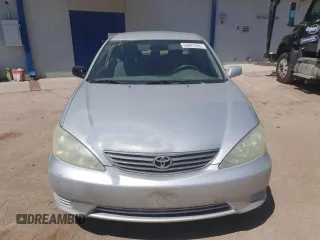 2006 Toyota Camry STD z VIN 4T1BE32K66U660454, wystawiony jako Copart lot #59991605 z przebiegiem 321 820 mil mil oraz Czysty tytuł • Clean title. Historia ofert i sprzedaży dostępna na DreamBid. Obrazek 5.