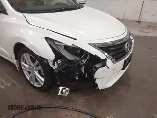 2015 Nissan Altima SL with VIN 1N4BL3AP3FC144071, listed as a IAAI auction lot 41526660 with 204,142 mi miles and . Bid and sale history available at carsss.com. Image 6.