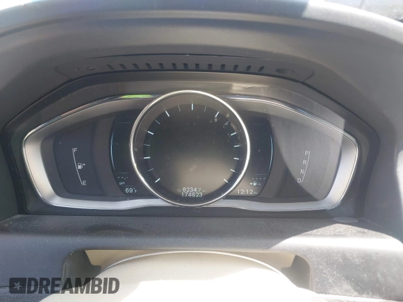 2015 Volvo XC60 T6 с VIN YV4902RK5F2762130, выставлен на аукционе IAAI как лот 42080997 с пробегом 174 623 миль миль и . История ставок и продаж доступна на DreamBid. Изображение 7.
