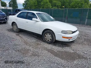 1992 Toyota Camry LE z VIN 4T1SK12E0NU021654, wystawiony jako IAAI lot #42305378 z przebiegiem 305 421 mil mil oraz . Historia ofert i sprzedaży dostępna na DreamBid. Obrazek 1.
