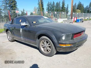 2005 Ford Mustang Deluxe with VIN 1ZVFT80N455171384, listed as a IAAI auction lot 42068853 with 258,491 mi miles. Bid and sale history available at carsss.com. Image 1.