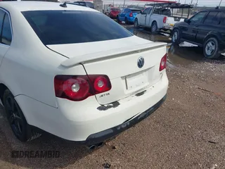 2008 Volkswagen Jetta Sedan SE with VIN 3VWRM71K18M042753, listed as a IAAI auction lot 41280575 with 208,244 mi miles. Bid and sale history available at carsss.com. Image 6.