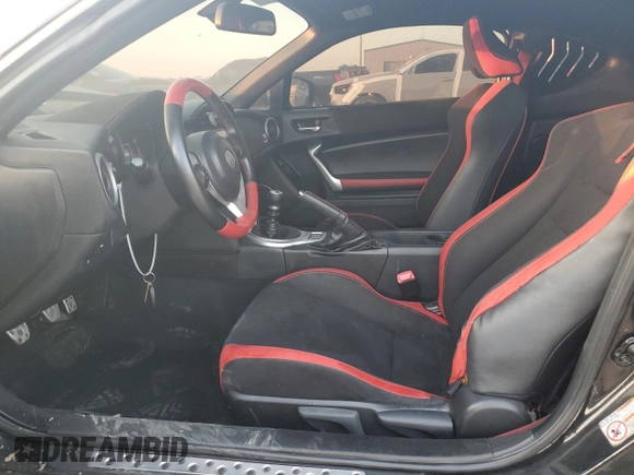 2019 Toyota 86 GT z VIN JF1ZNAE10K9702629, wystawiony jako Copart lot #43239885 z przebiegiem 72 261 mil mil oraz Szkoda całkowita • Salvage title. Historia ofert i sprzedaży dostępna na DreamBid. Obrazek 7.