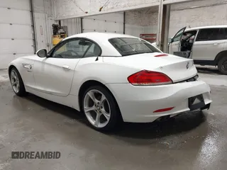 2015 BMW Z4 sDrive28i with VIN WBALL5C51FJ997681, listed as a IAAI auction lot 41323332 with 47,991 mi miles. Bid and sale history available at carsss.com. Image 3.