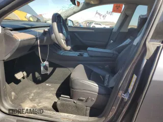 2022 Tesla Model Y Long Range z VIN 7SAYGDEE3NF543705, wystawiony jako Copart lot #50244955 z przebiegiem 59 063 mil mil oraz Szkody całkowita. Historia ofert i sprzedaży dostępna na DreamBid. Obrazek 7.