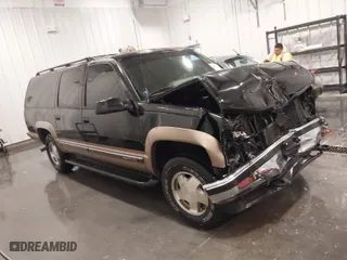 1996 GMC Suburban with VIN 1GKFK16R5TJ721935, listed as a IAAI auction lot 41389890 with 189,243 mi miles. Bid and sale history available at carsss.com. Image 1.