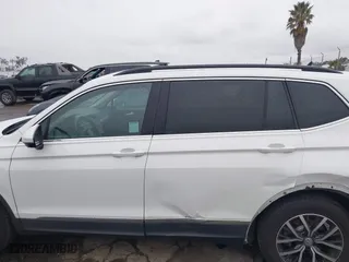 2018 Volkswagen Tiguan SEL with VIN 3VV2B7AX4JM140172, listed as a IAAI auction lot 41731061 with 103,459 mi miles. Bid and sale history available at carsss.com. Image 14.
