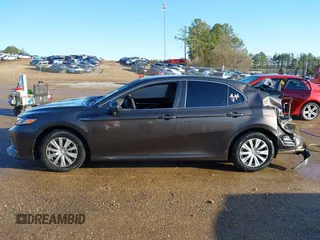 2019 Toyota Camry Hybrid LE z VIN 4T1B31HK4KU516123, wystawiony jako IAAI lot #41733410 z przebiegiem 98 273 mil mil oraz . Historia ofert i sprzedaży dostępna na DreamBid. Obrazek 14.