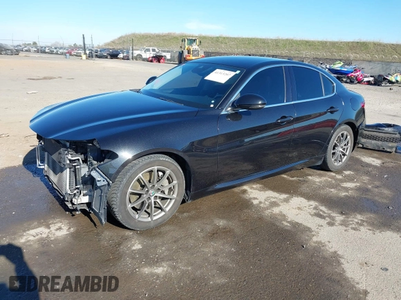 2018 Alfa Romeo Giulia with VIN ZARFAEBN5J7581071, listed as a IAAI auction lot 41313207 with 91,793 mi miles. Bid and sale history available at carsss.com. Image 2.