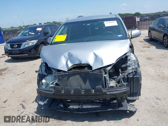 2017 Toyota Sienna SE z VIN 5TDXZ3DC2HS873638, wystawiony jako IAAI lot #42448622 z przebiegiem 55 568 mil mil oraz . Historia ofert i sprzedaży dostępna na DreamBid. Obrazek 13.