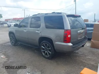 2007 Chevrolet Tahoe LT z VIN 1GNFK13077J372162, wystawiony jako IAAI lot #42656552 z przebiegiem 218 352 mil mil oraz . Historia ofert i sprzedaży dostępna na DreamBid. Obrazek 3.