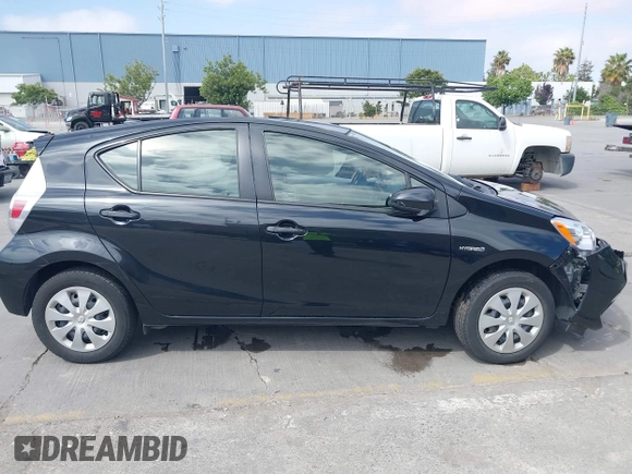 2014 Toyota Prius One z VIN JTDKDTB33E1569335, wystawiony jako IAAI lot #42483772 z przebiegiem Nie podano mil oraz . Historia ofert i sprzedaży dostępna na DreamBid. Obrazek 12.