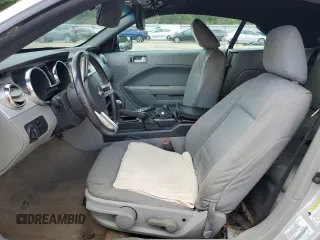 2005 Ford Mustang Deluxe с VIN 1ZVFT84N255187609, выставлен на аукционе Copart как лот 59868975 с пробегом Не указан миль и Чистый • Clean title. История ставок и продаж доступна на DreamBid. Изображение 7.
