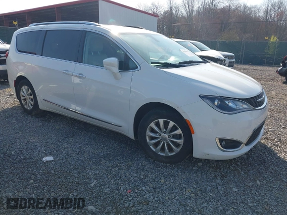 2018 Chrysler Pacifica Touring L z VIN 2C4RC1BG4JR142566, wystawiony jako IAAI lot #41870986 z przebiegiem 102 609 mil mil oraz . Historia ofert i sprzedaży dostępna na DreamBid. Obrazek 1.