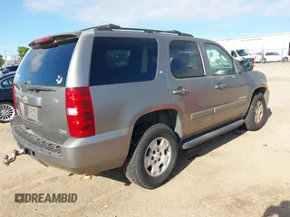 2007 Chevrolet Tahoe LS z VIN 1GNFC13027R231885, wystawiony jako IAAI lot #42750247 z przebiegiem 167 072 mil mil oraz . Historia ofert i sprzedaży dostępna na DreamBid. Obrazek 4.