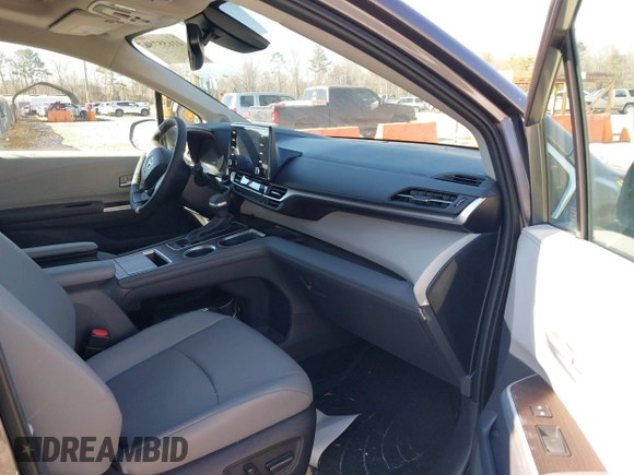 2024 Toyota Sienna XLE z VIN 5TDJRKEC8RS219789, wystawiony jako IAAI lot #41655786 z przebiegiem 1612 mil mil oraz . Historia ofert i sprzedaży dostępna na DreamBid. Obrazek 5.