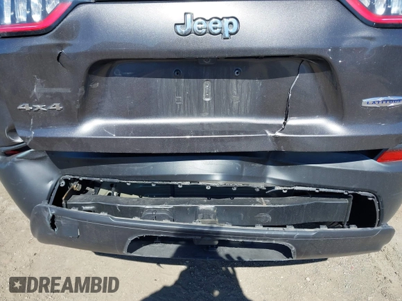 2019 Jeep Cherokee Latitude Plus with VIN 1C4PJMLB9KD177741, listed as a IAAI auction lot 41904835 with 110,792 mi miles. Bid and sale history available at carsss.com. Image 6.