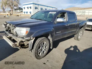 2015 Toyota Tacoma z VIN 3TMLU4EN3FM165978, wystawiony jako Copart lot #49920255 z przebiegiem 134 974 mil mil oraz Szkoda całkowita • Salvage title. Historia ofert i sprzedaży dostępna na DreamBid. Obrazek 1.