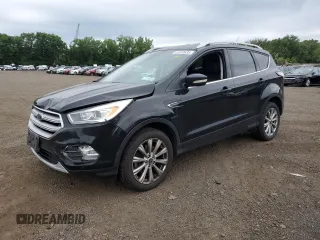 2018 Ford Escape Titanium z VIN 1FMCU9J95JUD53813, wystawiony jako Copart lot #61970635 z przebiegiem 105 394 mil mil oraz Szkoda całkowita • Salvage title. Historia ofert i sprzedaży dostępna na DreamBid. Obrazek 1.