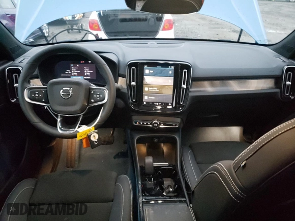 2022 Volvo C40 Ultimate с VIN YV4ED3GB6N2002492, выставлен на аукционе Copart как лот 69524222 с пробегом 3 620 миль миль и . История ставок и продаж доступна на DreamBid. Изображение 8.