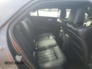 2014 Chrysler 300 S z VIN 2C3CCABGXEH373106, wystawiony jako Copart lot #56178895 z przebiegiem 100 064 mil mil oraz Szkoda całkowita • Salvage title. Historia ofert i sprzedaży dostępna na DreamBid. Obrazek 10.
