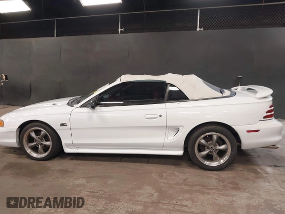 1995 Ford Mustang z VIN 1FALP45T8SF226134, wystawiony jako IAAI lot #42378456 z przebiegiem 34 868 mil mil oraz . Historia ofert i sprzedaży dostępna na DreamBid. Obrazek 14.