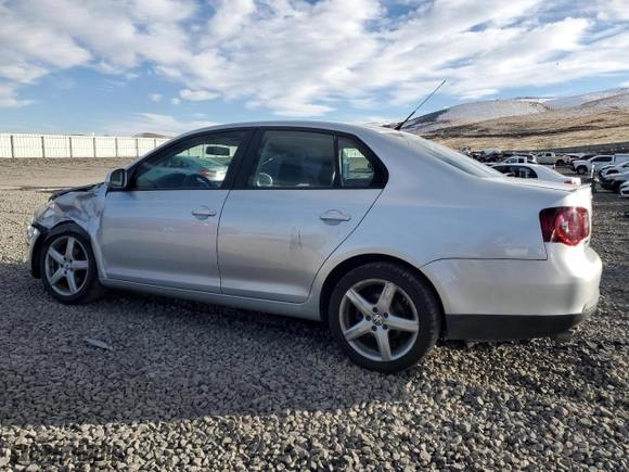 2010 Volkswagen Jetta Sedan Limited with VIN 3VWAZ7AJ2AM109114, listed as a Copart auction lot 45667005 with 105,521 mi miles and Salvage Title. Bid and sale history available at carsss.com. Image 2.